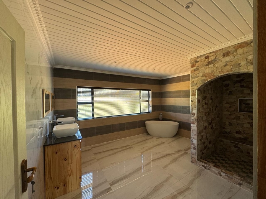 5 Bedroom Property for Sale in Royalston Residential Estate and Wildlife Reserve Eastern Cape